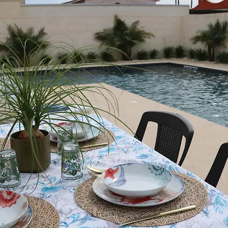 Eumenidi With Pool 冯塔尼比安奇